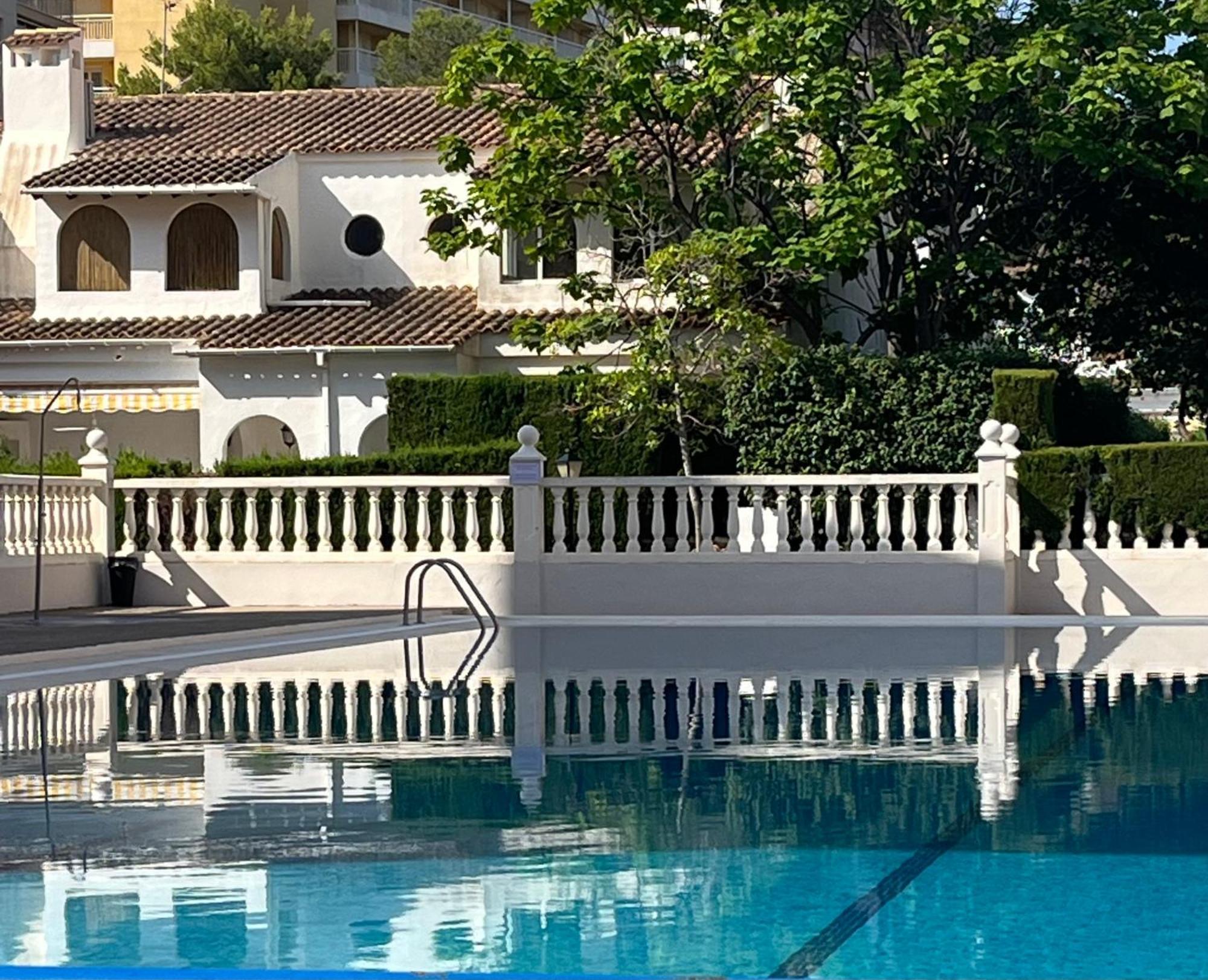 Super Agradable Con Piscina En Urbanizacion Frente A La Playa Hébergement de vacances *